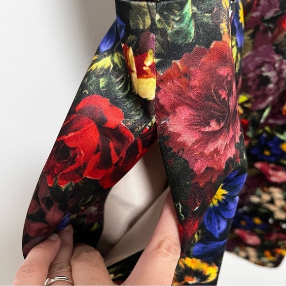 ALICE + OLIVIA Kiro Floral Deep V Lantern Dress Size 2 - Picture 9 of 14